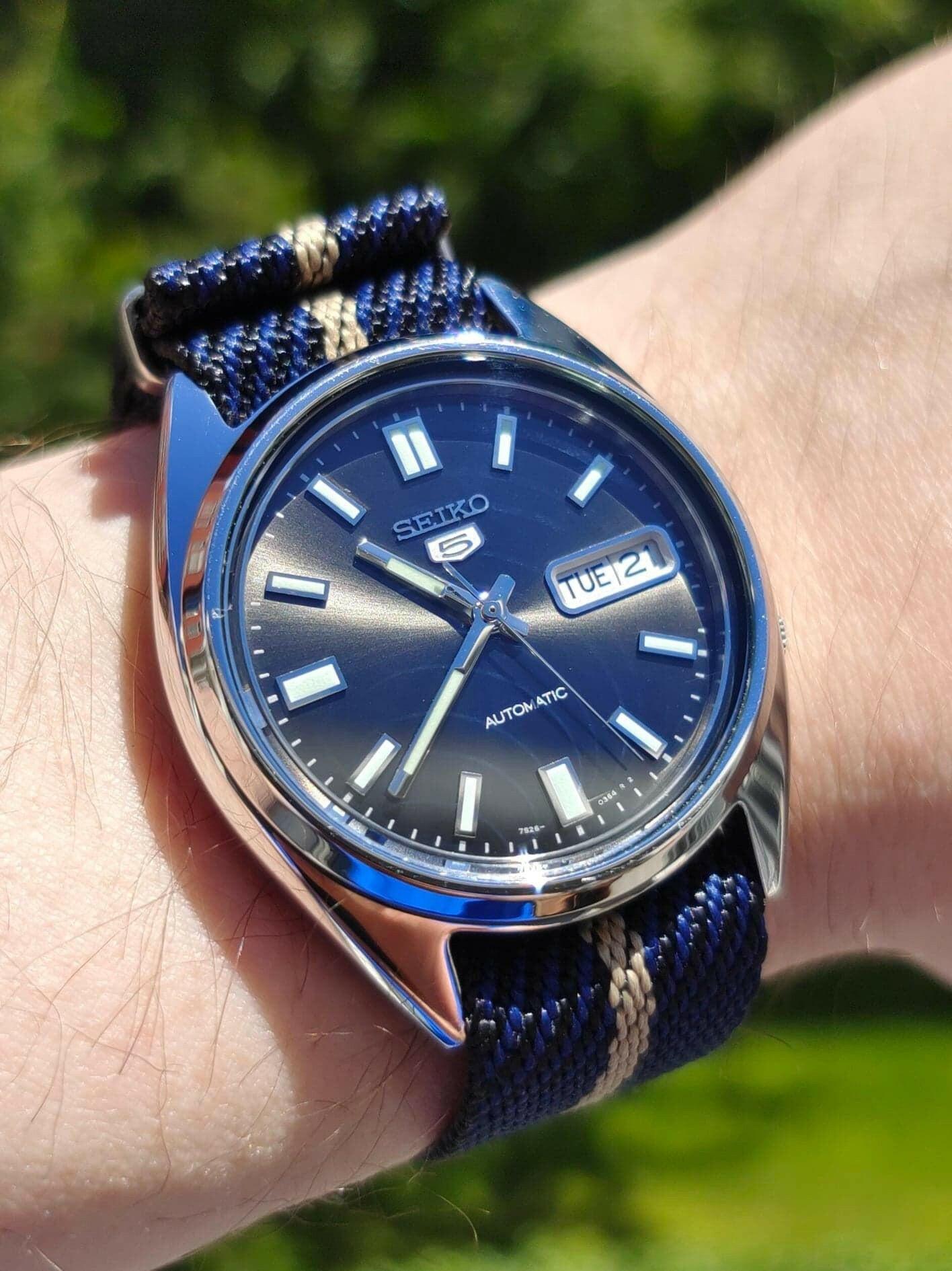 Vår blå og hvite natoreim på en klassiker fra seiko!
