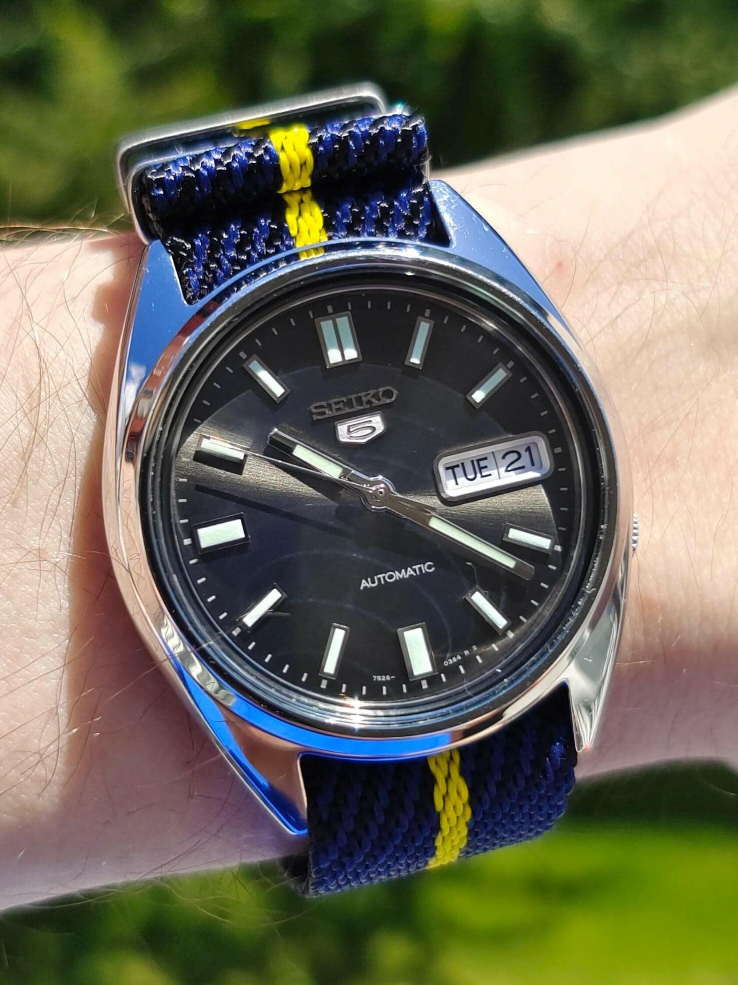 En flott kombo! Vår nato strap på en seiko 5 snxs79j1