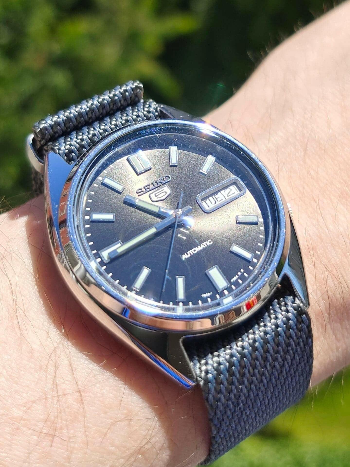 Stilig klokkereim på en klassik seiko 5