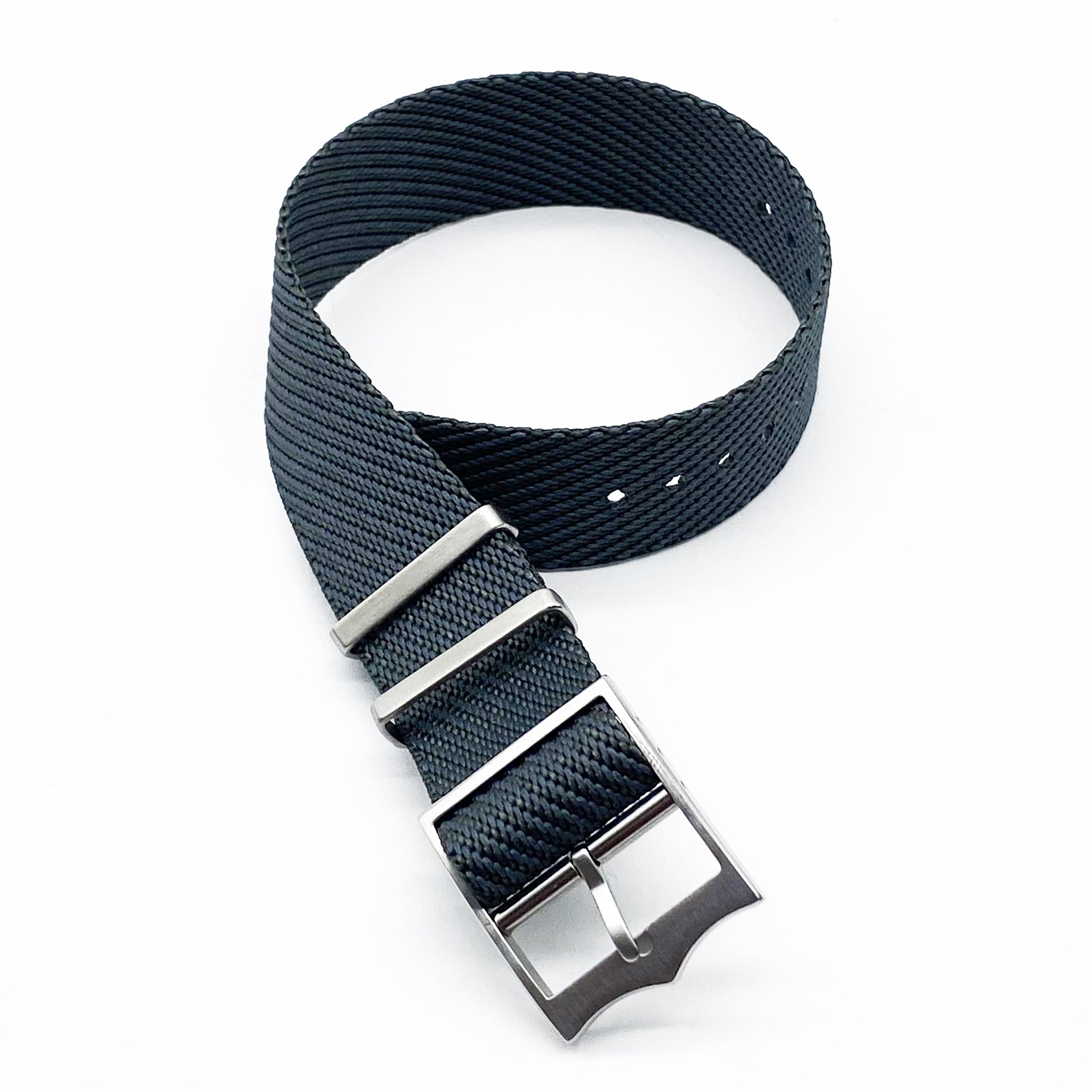 Våre nato straps løfter utseendet til enhver klokke. Fåes i 20mm og 22mm.