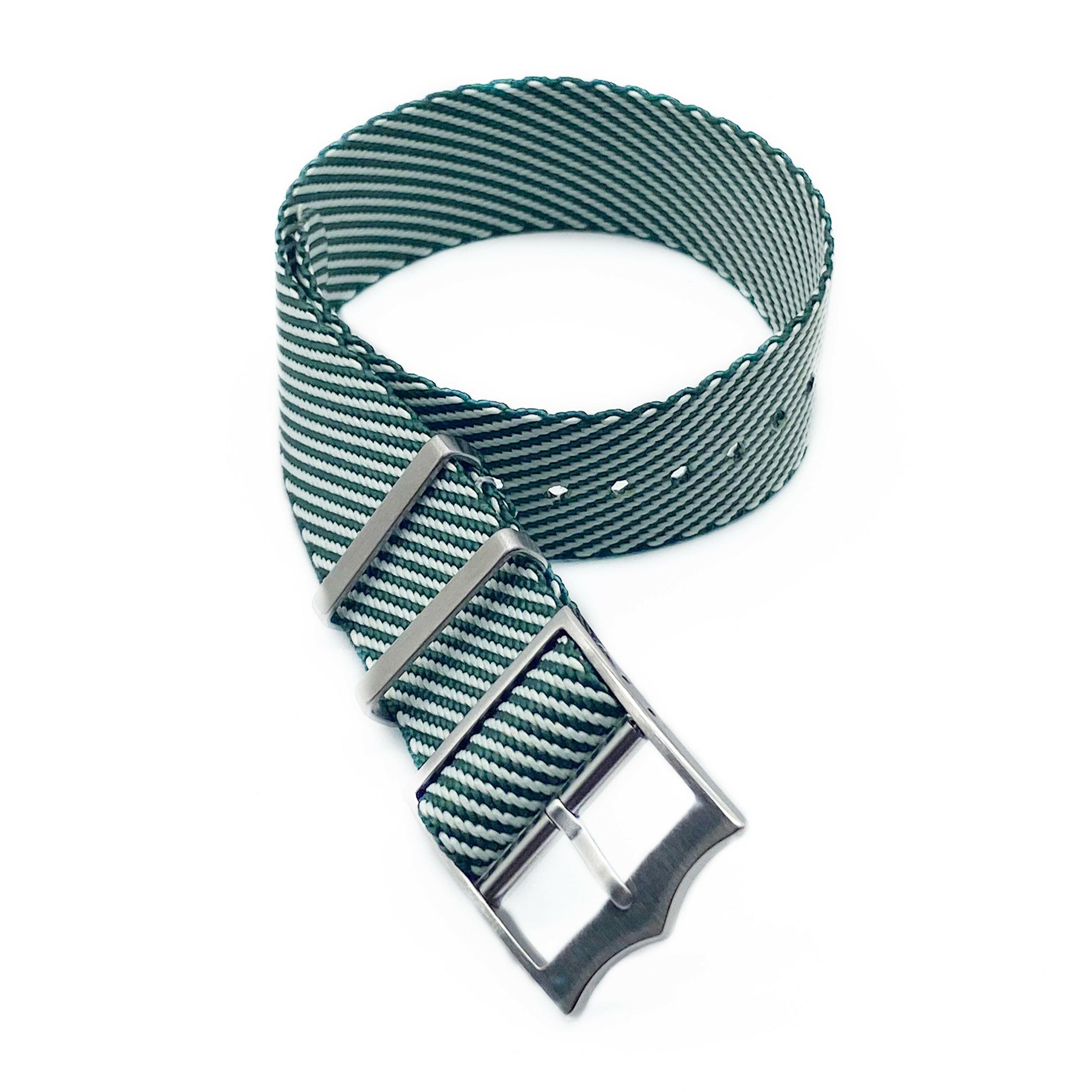 Våre nato straps løfter utseendet til enhver klokke. Fåes i 20mm og 22mm.