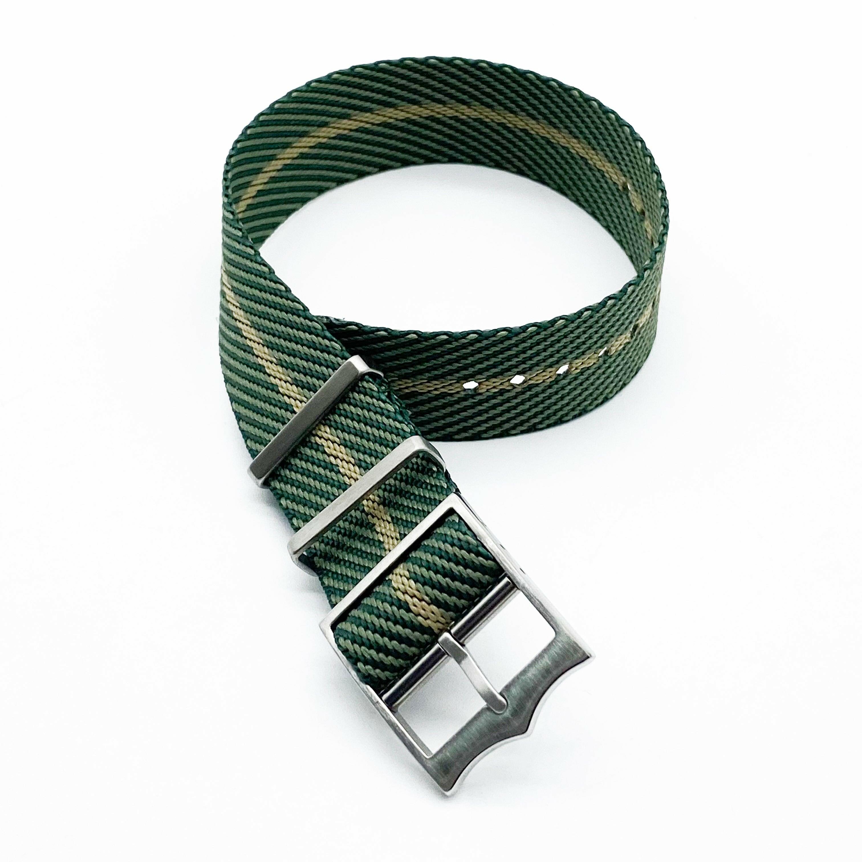 Våre nato straps løfter utseendet til enhver klokke. Fåes i 20mm og 22mm.