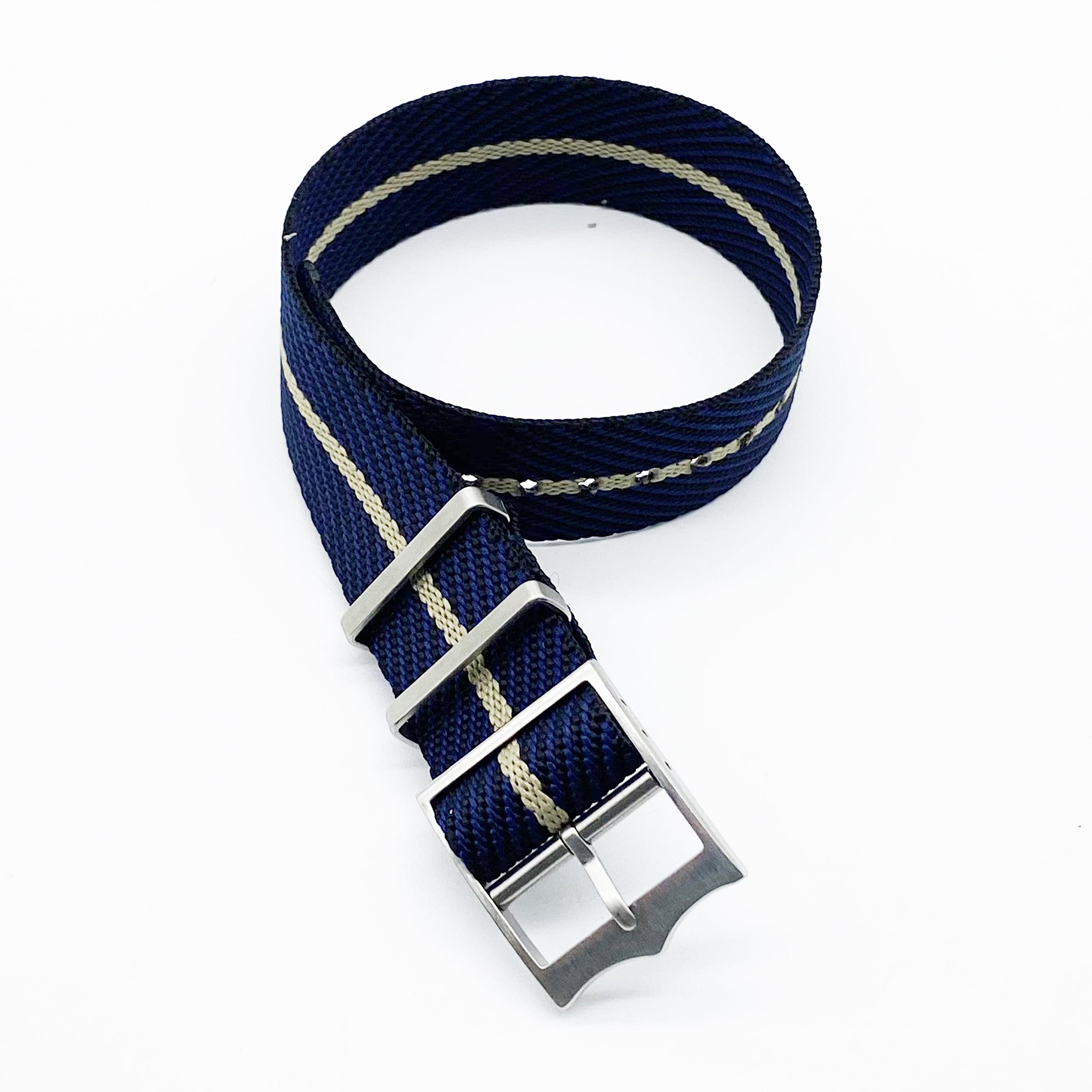 Våre nato straps løfter utseendet til enhver klokke. Fåes i 20mm og 22mm.