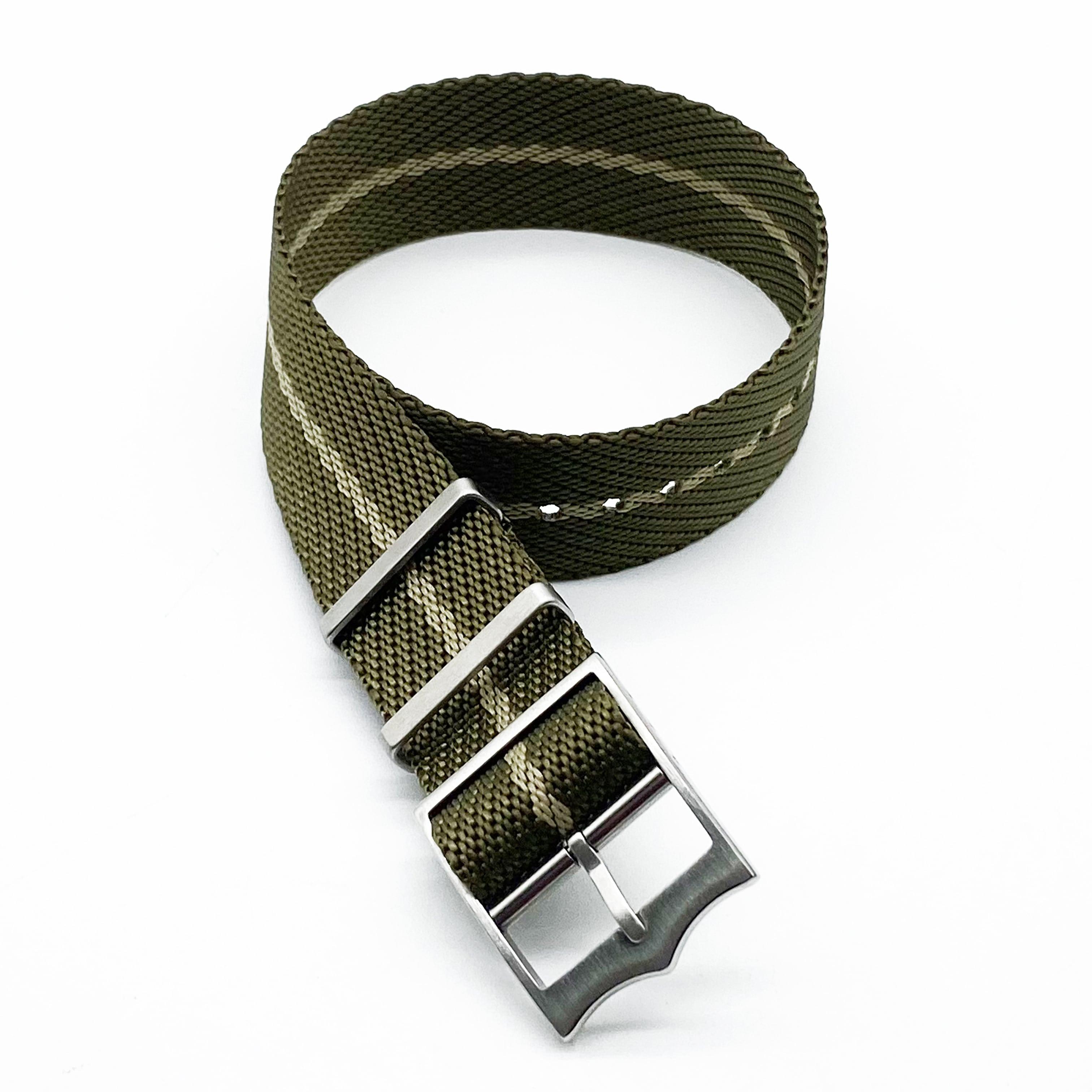 Våre nato straps løfter utseendet til enhver klokke. Fåes i 20mm og 22mm.