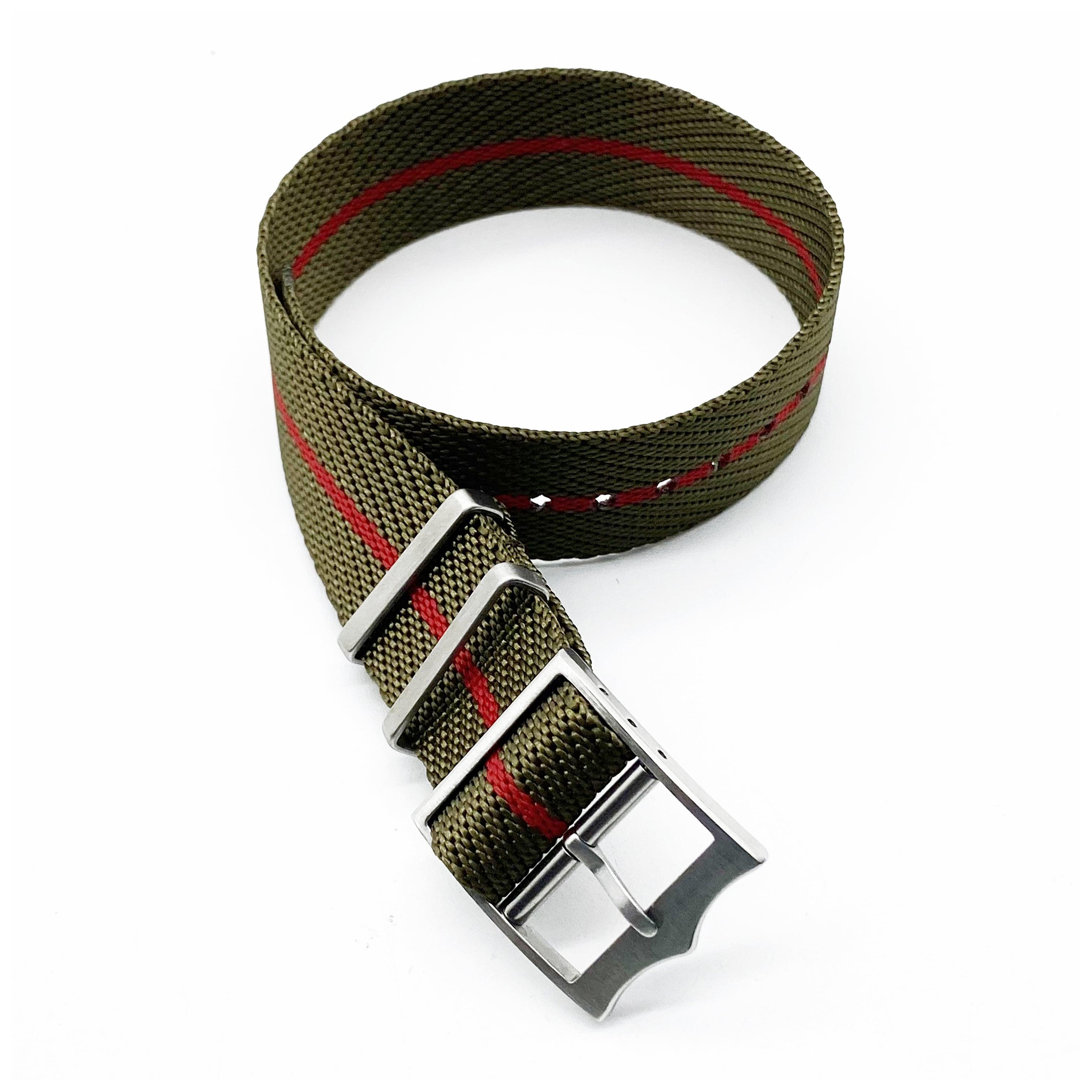 Våre nato straps løfter utseendet til enhver klokke. Fåes i 20mm og 22mm.