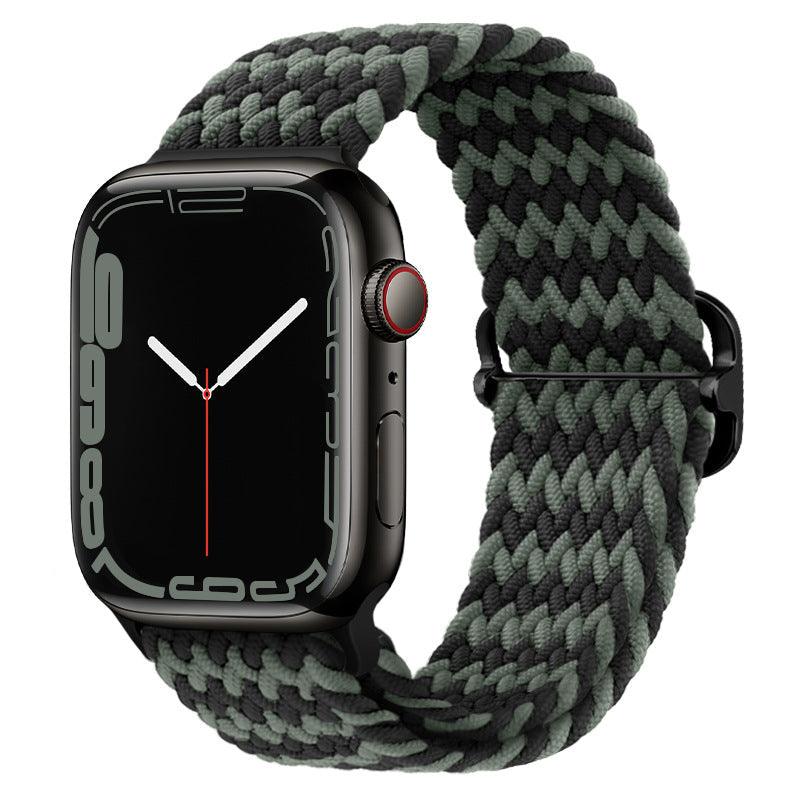 Watchify klokkereim for Apple Watch. En nydelig, komfortabel og elastisk klokkereim med en spenne som ikke er ubehagelig mot huden. Passer Apple Watch series 1/2/3/4/5/6/7. grønn og mørkegrønn strikket med sort spenne