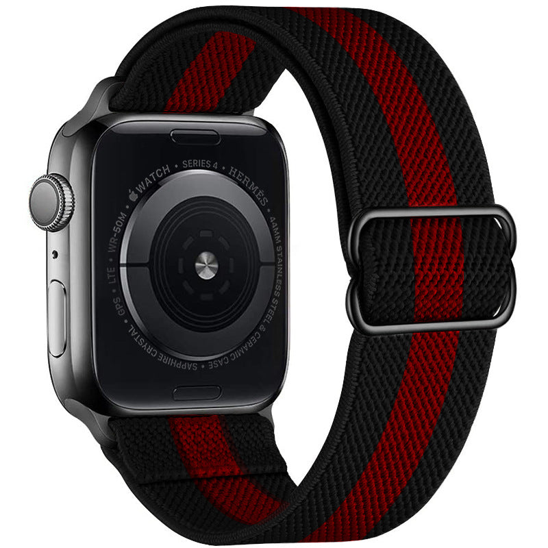Watchify V2 klokkereim for Apple Watch. En nydelig, komfortabel og elastisk klokkereim med en spenne som ikke er ubehagelig mot huden. Passer Apple Watch series 1/2/3/4/5/6/7. Sort med rød stripe og sort spenne
